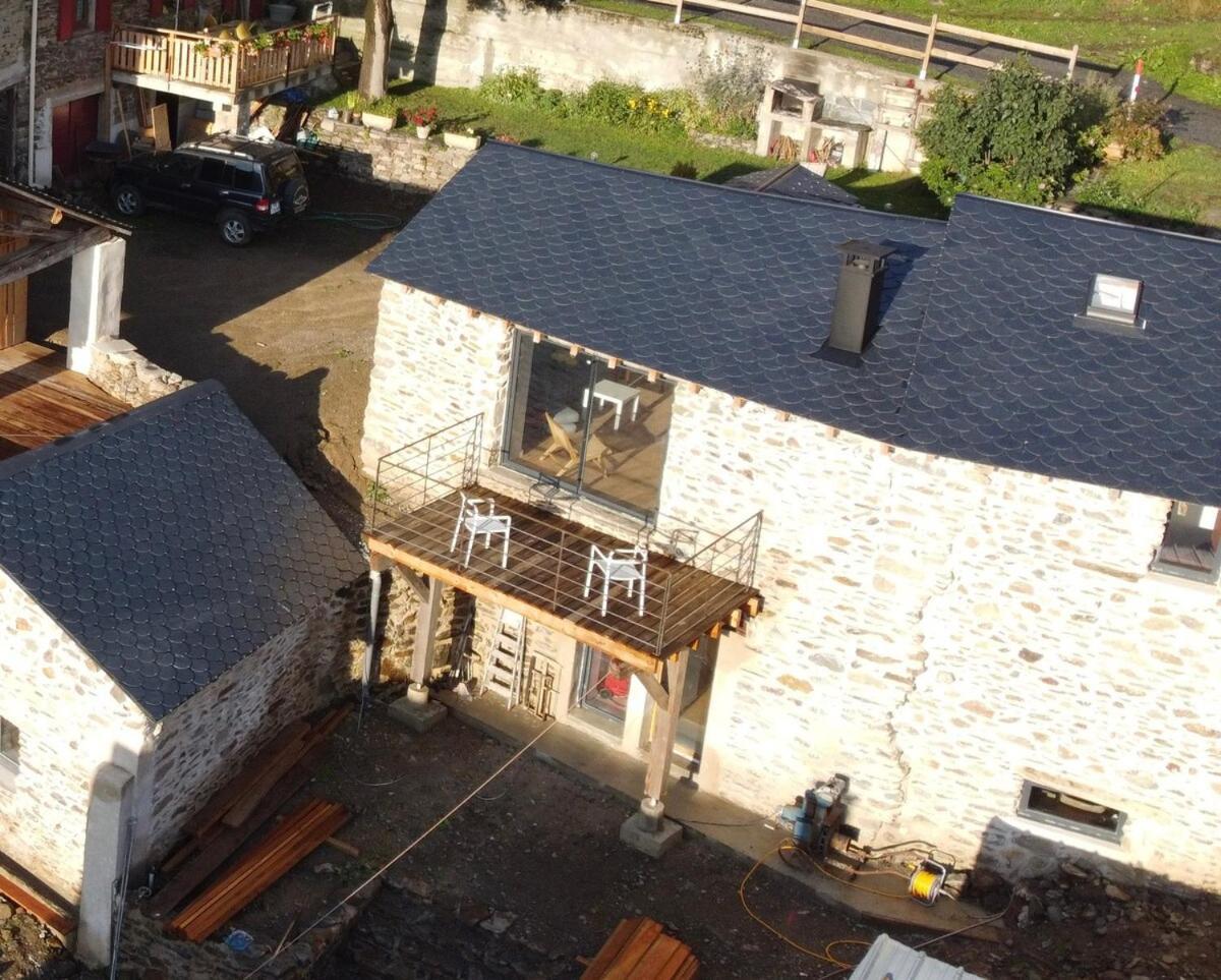 La Petite Bergerie En Pierre Surplombant Le Lac Real Exterior foto